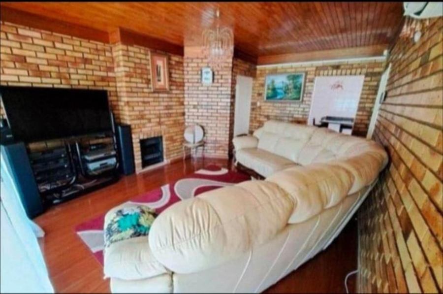 5 Bedroom Property for Sale in Mmabatho Unit 6 North West